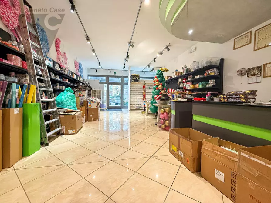 Immagine 4 di Negozio in affitto  a Mestrino