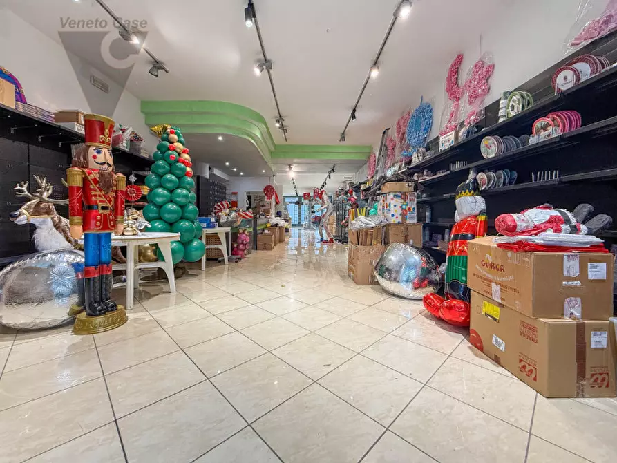 Immagine 5 di Negozio in affitto  a Mestrino