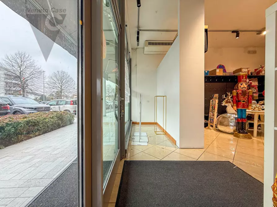 Immagine 6 di Negozio in affitto  a Mestrino