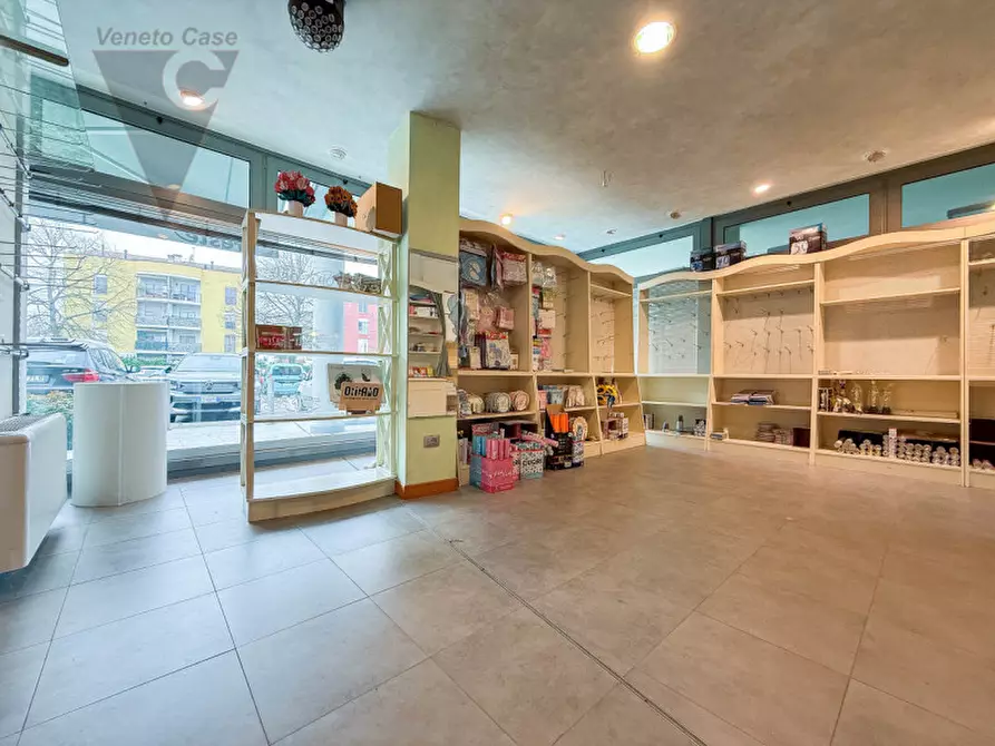 Immagine 3 di Negozio in affitto  a Mestrino