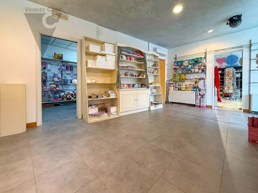 Immagine 5 di Negozio in affitto  a Mestrino
