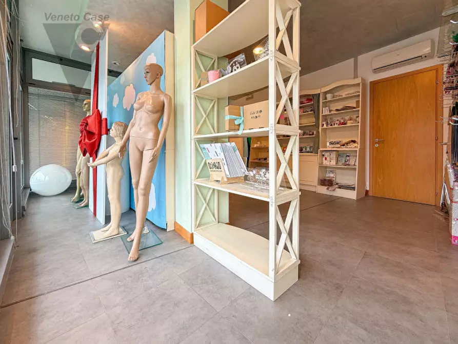 Immagine 7 di Negozio in affitto  a Mestrino