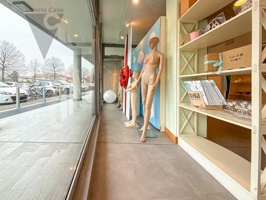 Immagine 8 di Negozio in affitto  a Mestrino