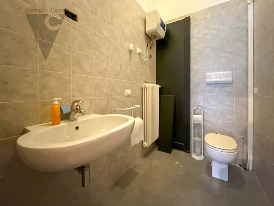 Immagine 9 di Negozio in affitto  a Mestrino