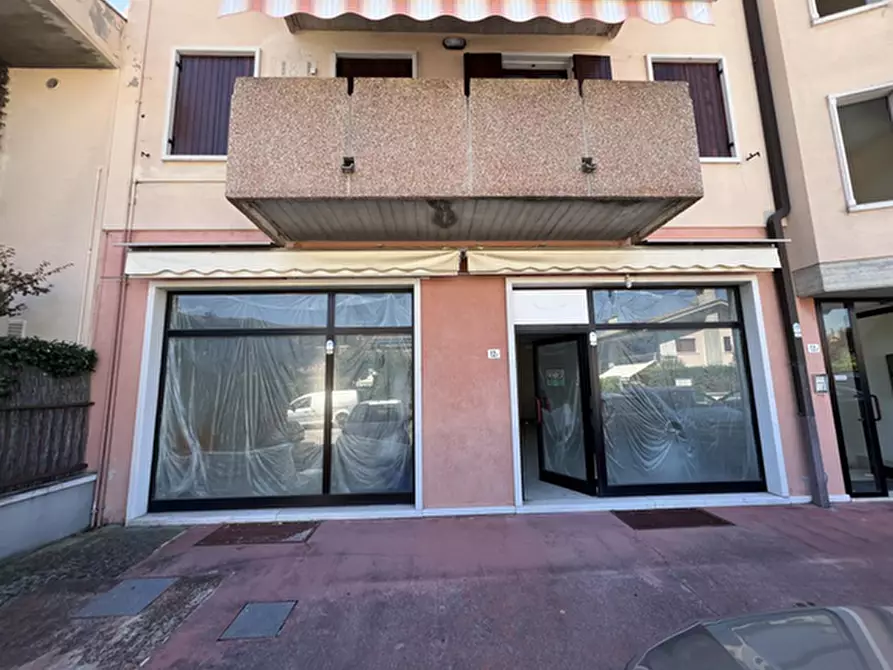 Immagine 1 di Negozio in vendita  in Via Magellano 12e a Negrar di Valpolicella