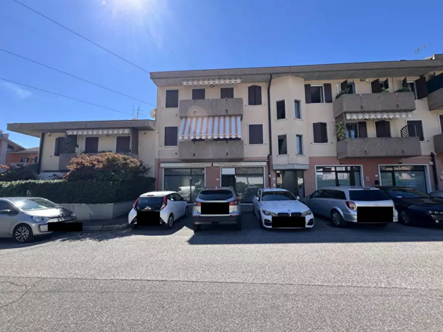 Immagine 2 di Negozio in vendita  in Via Magellano 12e a Negrar di Valpolicella