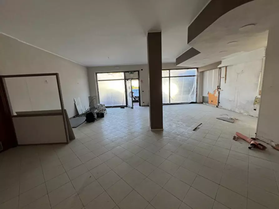 Immagine 4 di Negozio in vendita  in Via Magellano 12e a Negrar di Valpolicella