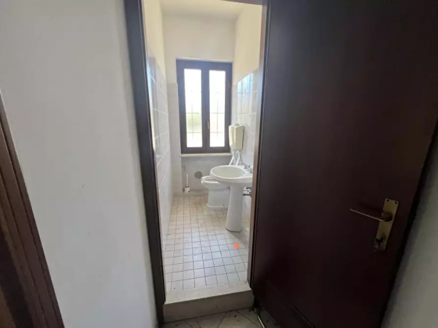 Immagine 6 di Negozio in vendita  in Via Magellano 12e a Negrar di Valpolicella