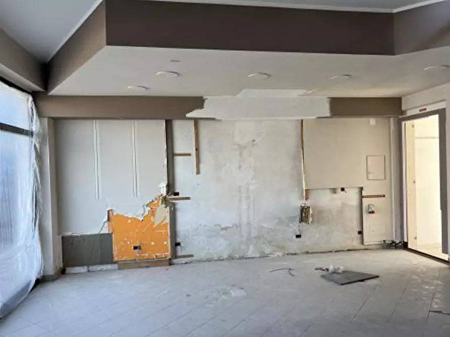 Immagine 9 di Negozio in vendita  in Via Magellano 12e a Negrar di Valpolicella