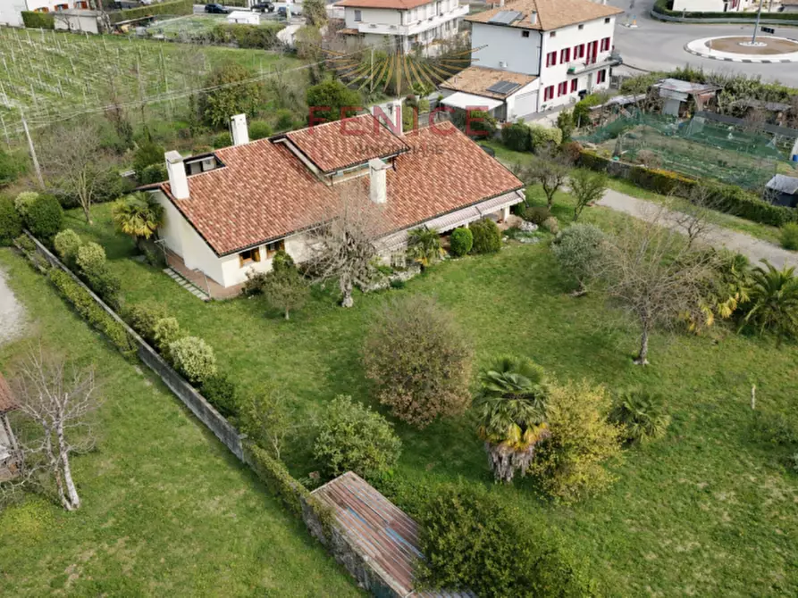 Immagine 2 di Villa in vendita  in via Tezzon 4 a Montebelluna