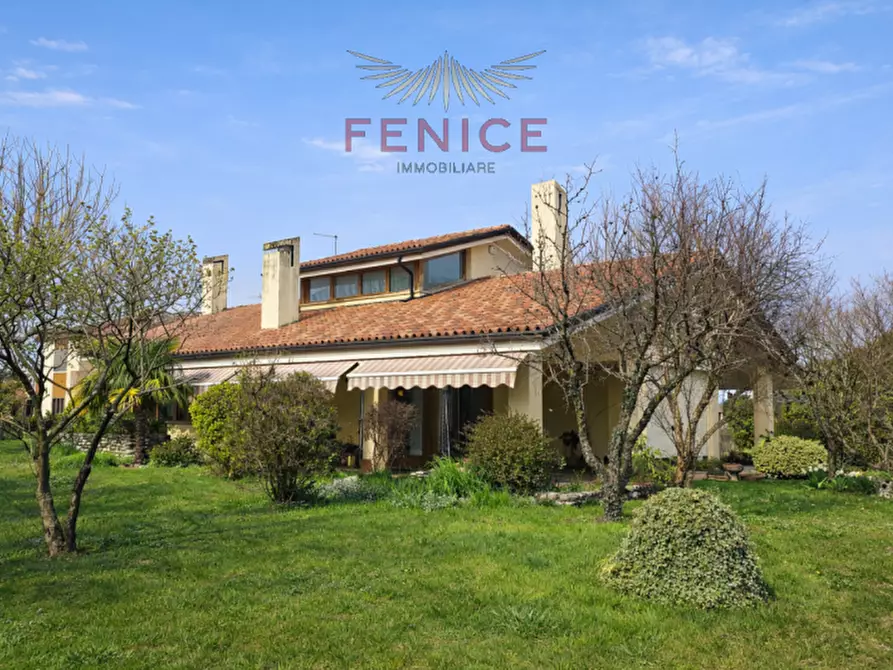 Immagine 4 di Villa in vendita  in via Tezzon 4 a Montebelluna
