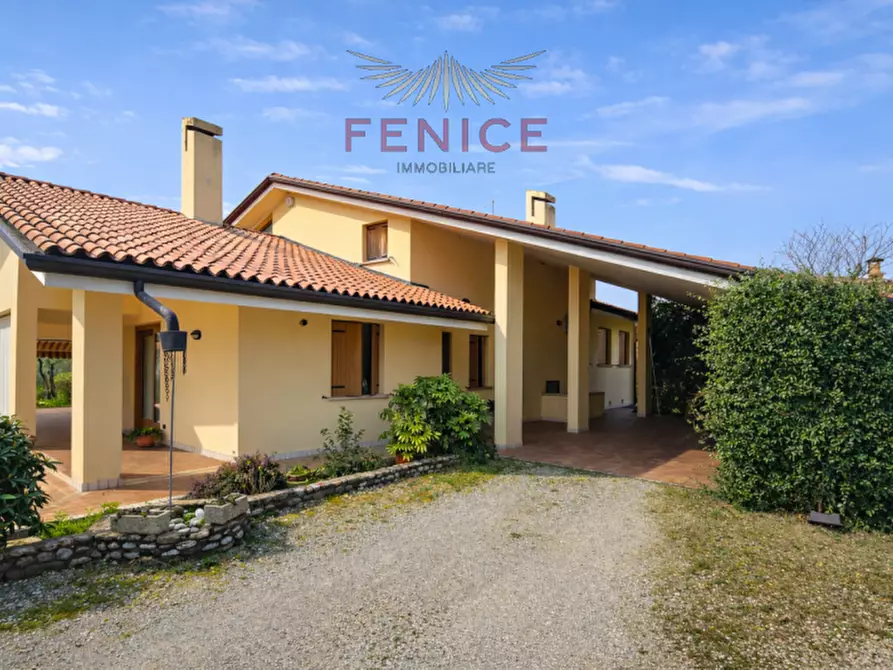 Immagine 5 di Villa in vendita  in via Tezzon 4 a Montebelluna
