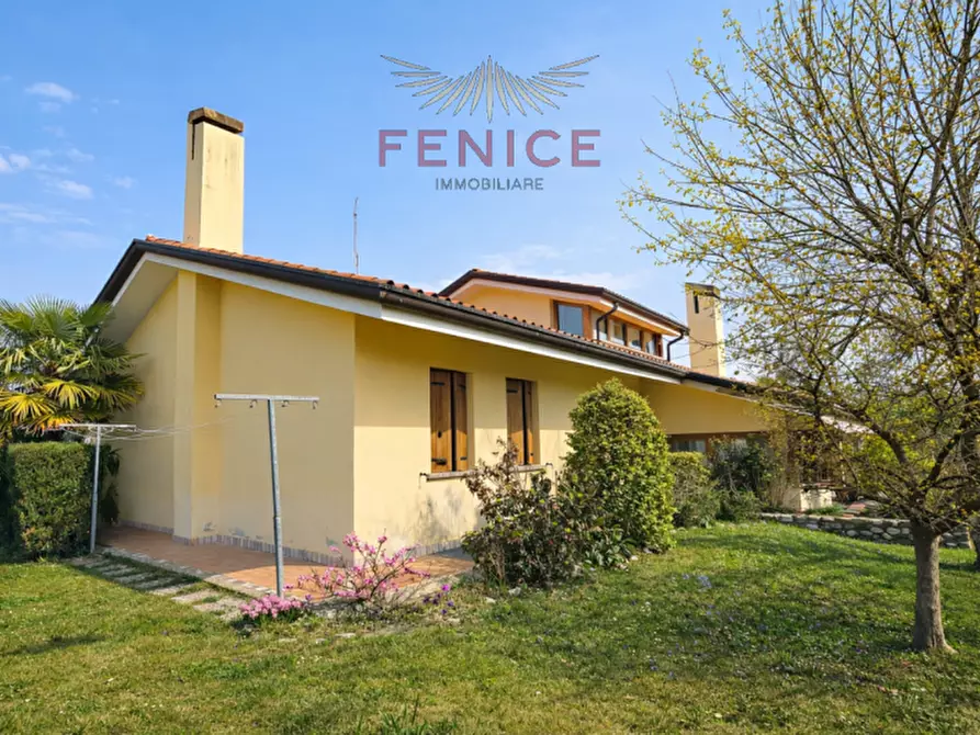 Immagine 6 di Villa in vendita  in via Tezzon 4 a Montebelluna