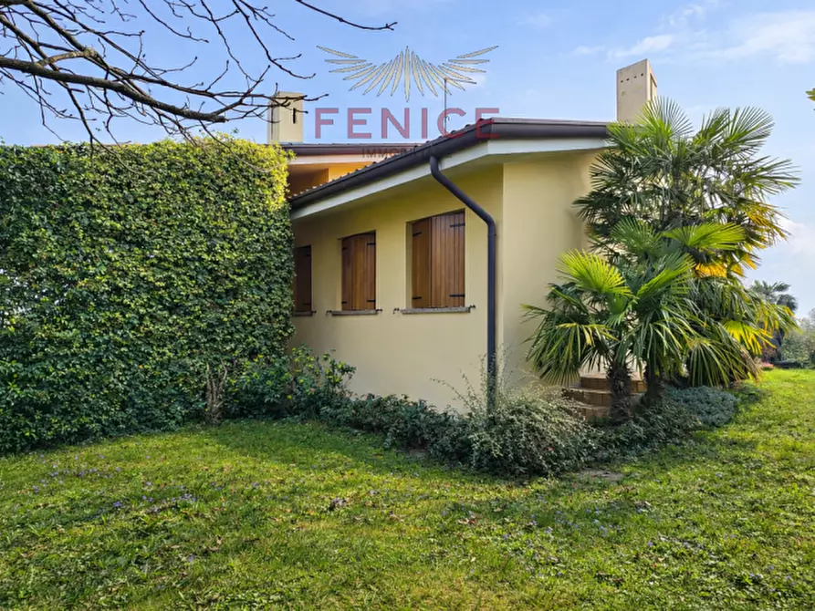 Immagine 8 di Villa in vendita  in via Tezzon 4 a Montebelluna