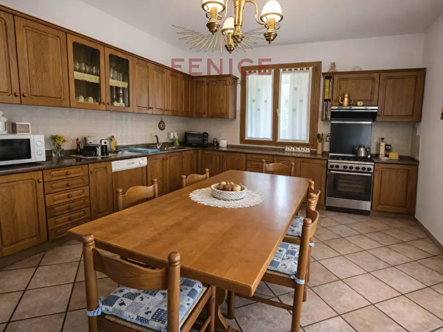 Immagine 11 di Villa in vendita  in via Tezzon 4 a Montebelluna
