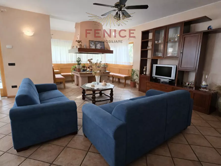 Immagine 12 di Villa in vendita  in via Tezzon 4 a Montebelluna