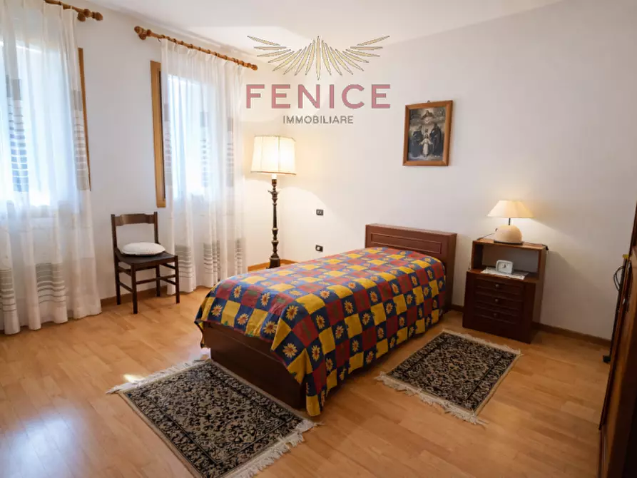 Immagine 18 di Villa in vendita  in via Tezzon 4 a Montebelluna