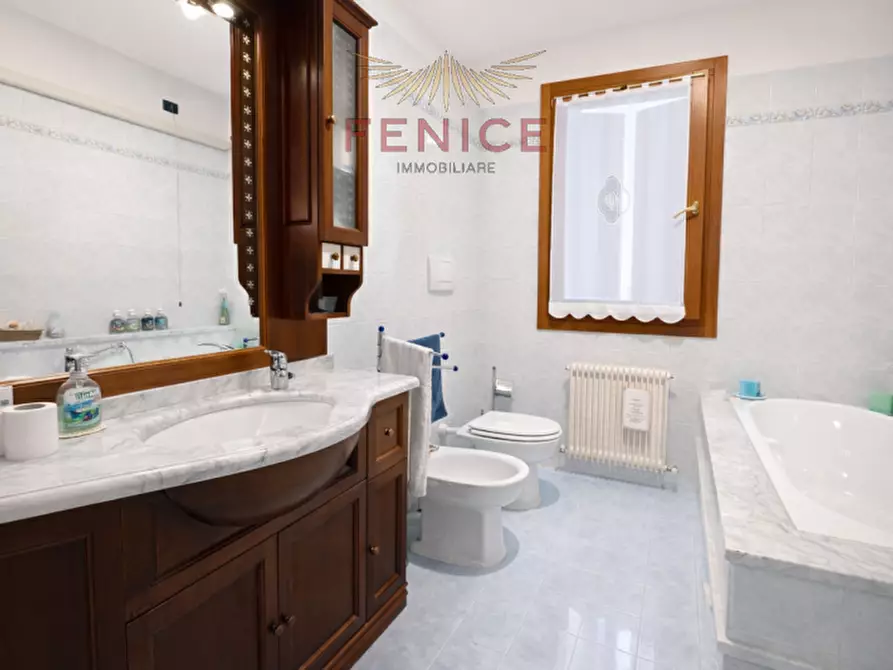 Immagine 19 di Villa in vendita  in via Tezzon 4 a Montebelluna