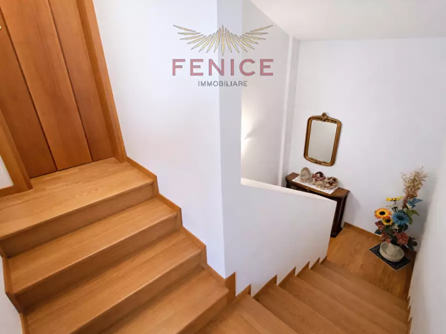 Immagine 23 di Villa in vendita  in via Tezzon 4 a Montebelluna