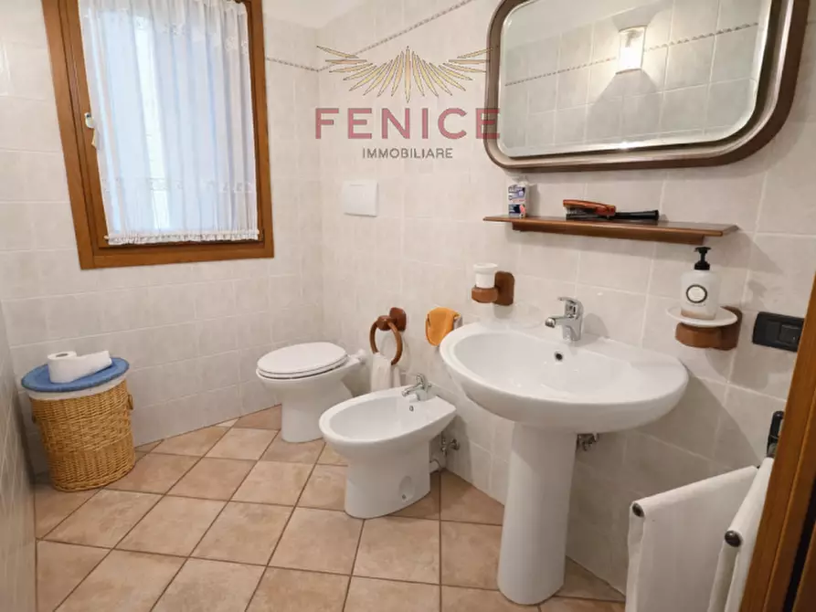 Immagine 26 di Villa in vendita  in via Tezzon 4 a Montebelluna