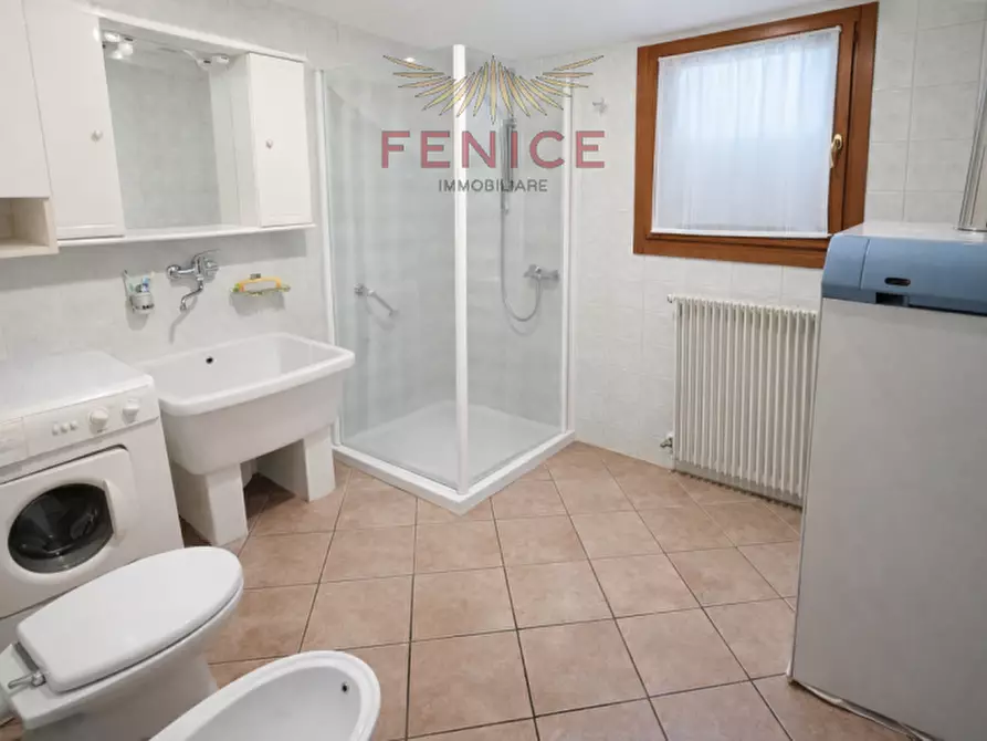 Immagine 27 di Villa in vendita  in via Tezzon 4 a Montebelluna