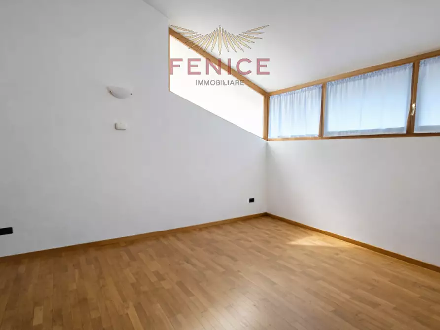 Immagine 28 di Villa in vendita  in via Tezzon 4 a Montebelluna