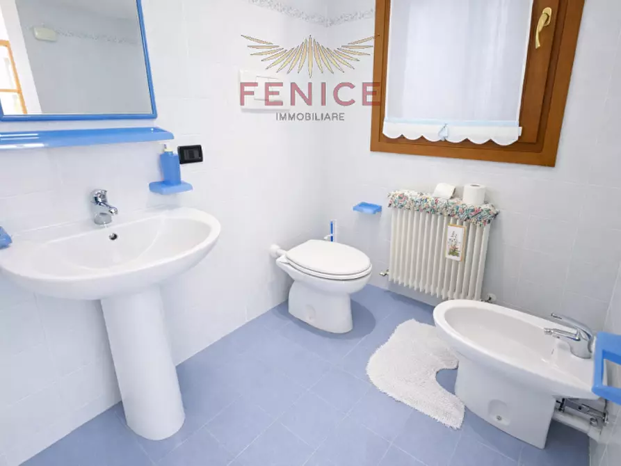 Immagine 30 di Villa in vendita  in via Tezzon 4 a Montebelluna