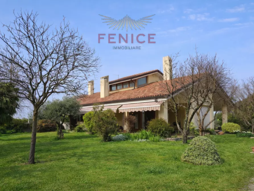 Immagine 36 di Villa in vendita  in via Tezzon 4 a Montebelluna
