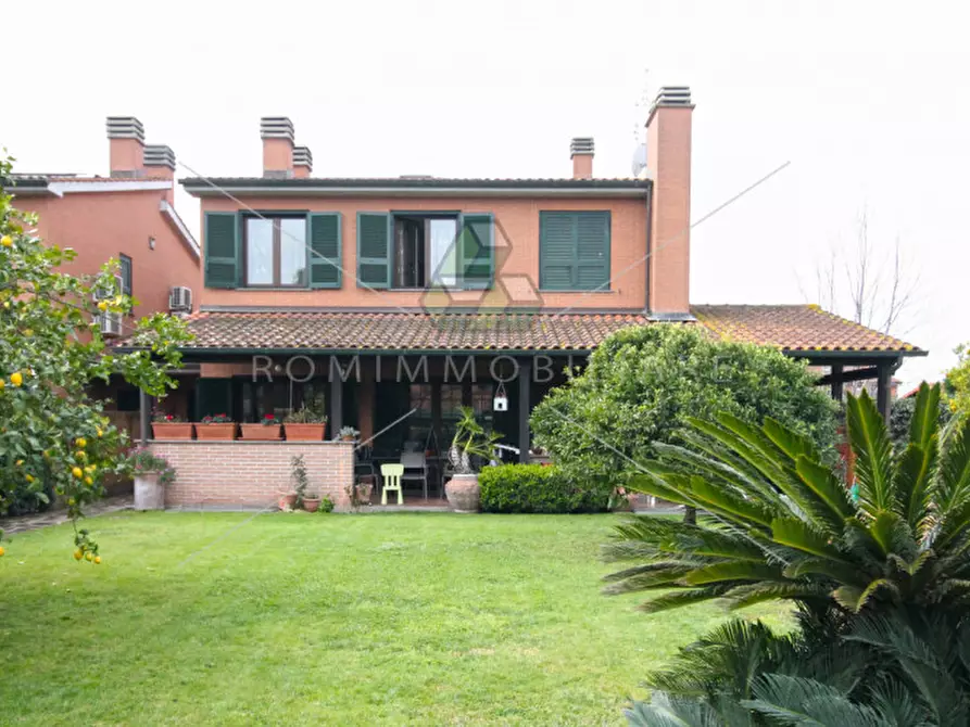 Immagine 2 di Villa in vendita  in Via Maurice Ravel a Roma