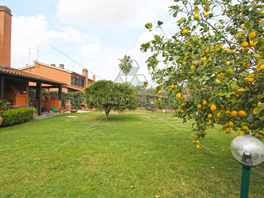 Immagine 3 di Villa in vendita  in Via Maurice Ravel a Roma