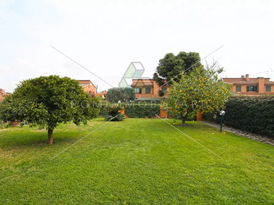 Immagine 4 di Villa in vendita  in Via Maurice Ravel a Roma