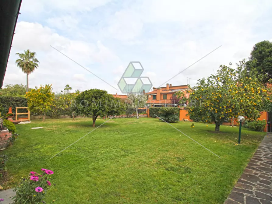 Immagine 5 di Villa in vendita  in Via Maurice Ravel a Roma
