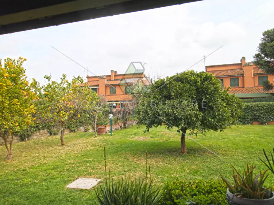 Immagine 6 di Villa in vendita  in Via Maurice Ravel a Roma