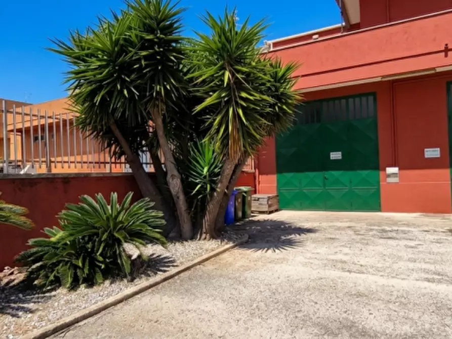 Immagine 1 di Magazzino in vendita  in Via degli Astronauti a Fasano