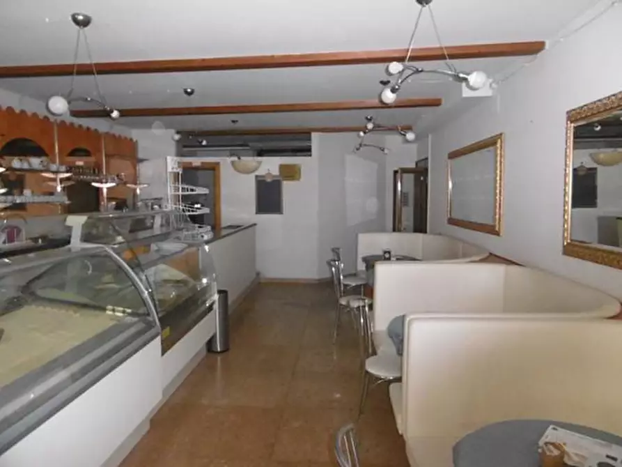 Immagine 2 di Negozio in vendita  in Via Paride da Cerea a Cerea