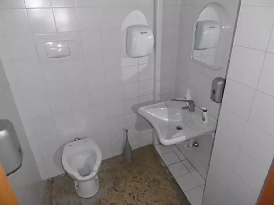 Immagine 4 di Negozio in vendita  in Via Paride da Cerea a Cerea