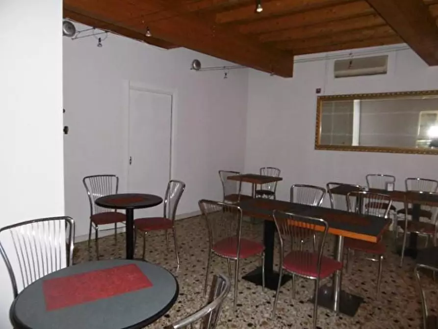 Immagine 7 di Negozio in vendita  in Via Paride da Cerea a Cerea