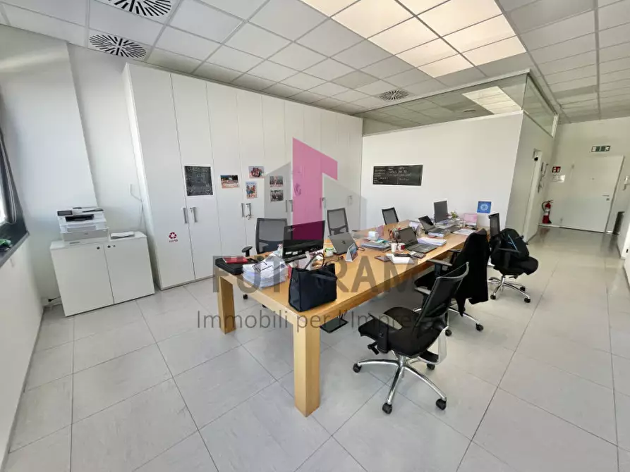 Immagine 2 di Ufficio in vendita  a Vicenza