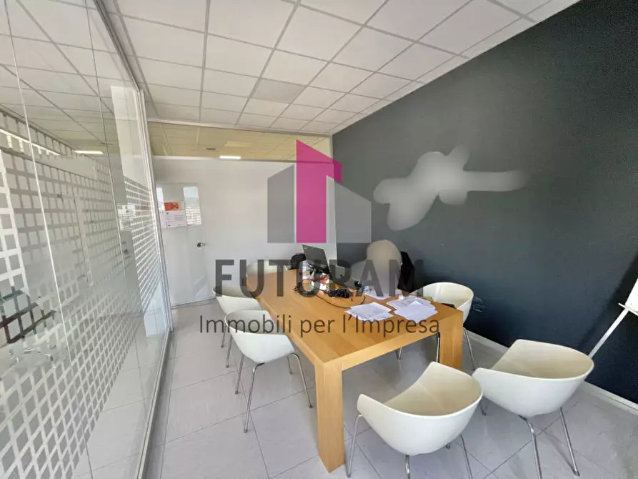 Immagine 13 di Ufficio in vendita  a Vicenza