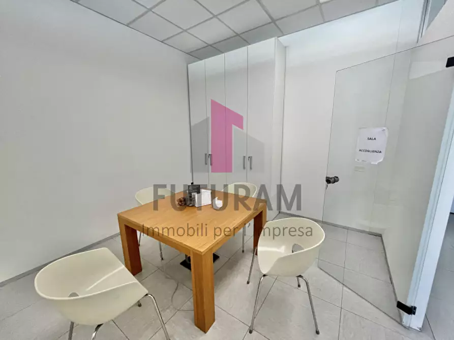 Immagine 15 di Ufficio in vendita  a Vicenza