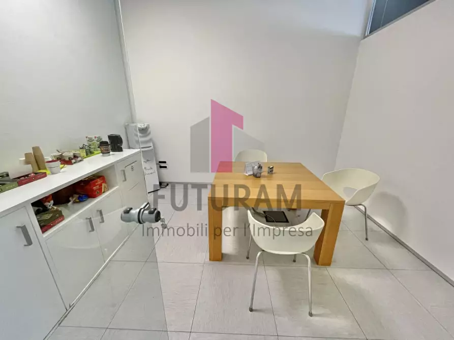 Immagine 21 di Ufficio in vendita  a Vicenza