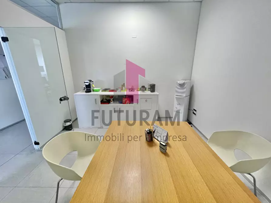 Immagine 23 di Ufficio in vendita  a Vicenza