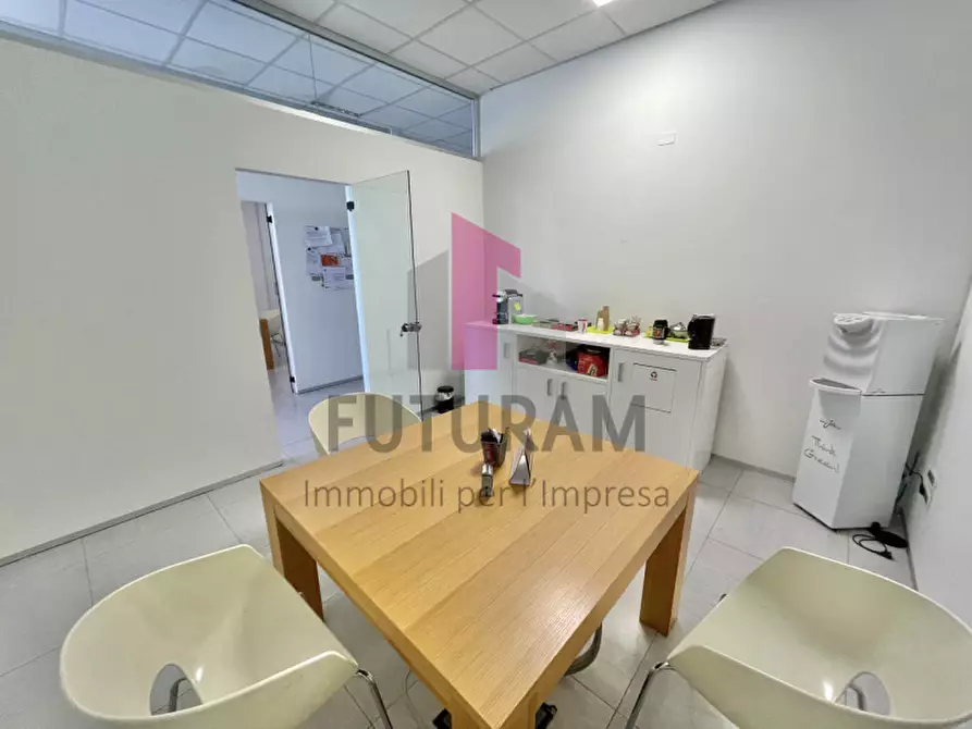 Immagine 24 di Ufficio in vendita  a Vicenza