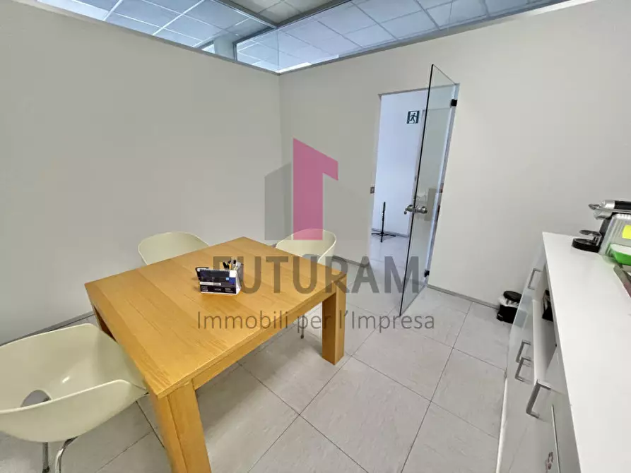 Immagine 26 di Ufficio in vendita  a Vicenza