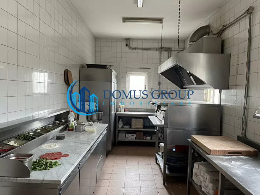 Immagine 8 di Negozio in vendita  in VIA CORNELIA a Roma