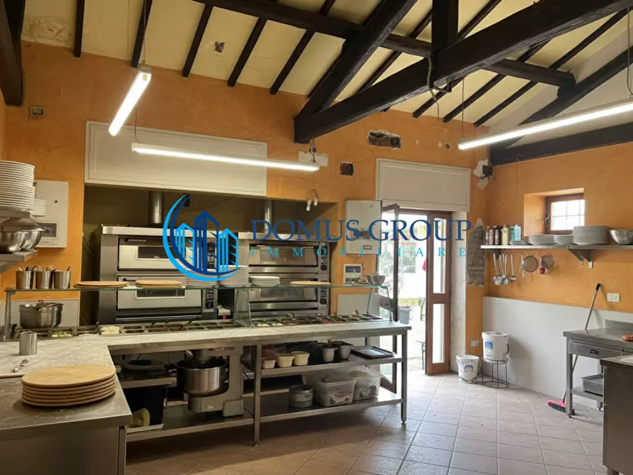 Immagine 10 di Negozio in vendita  in VIA CORNELIA a Roma