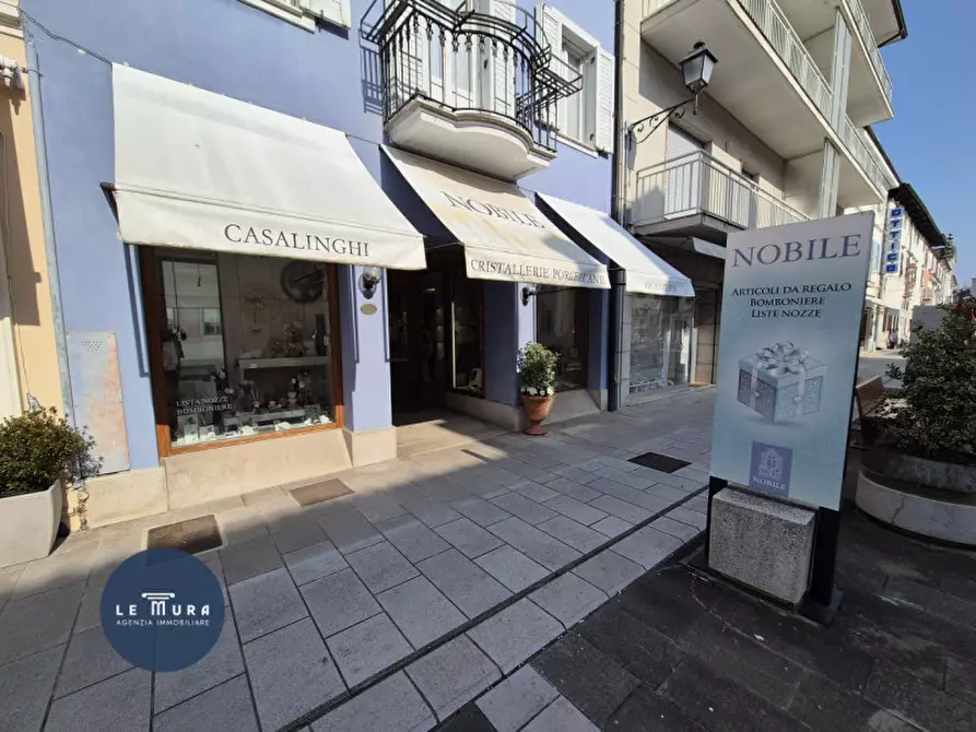 Immagine 1 di Negozio in vendita  in Via Marziano Ciotti a Gradisca D'isonzo