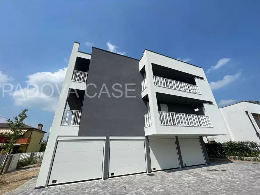 Immagine 10 di Appartamento in vendita  in via comino a Padova