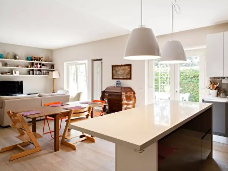 Immagine 2 di Appartamento in vendita  in via monte pelmo a Roma