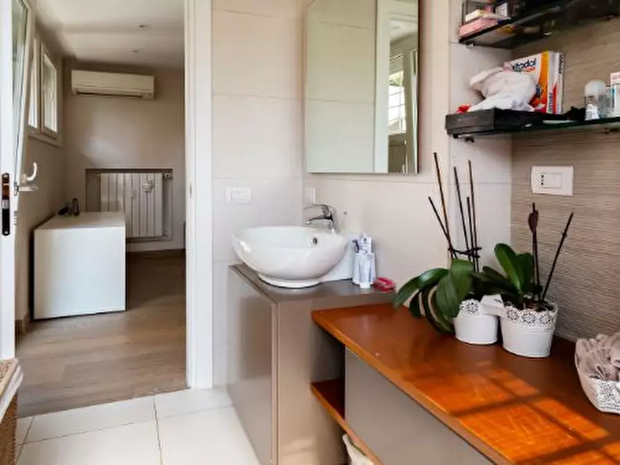 Immagine 6 di Appartamento in vendita  in via monte pelmo a Roma